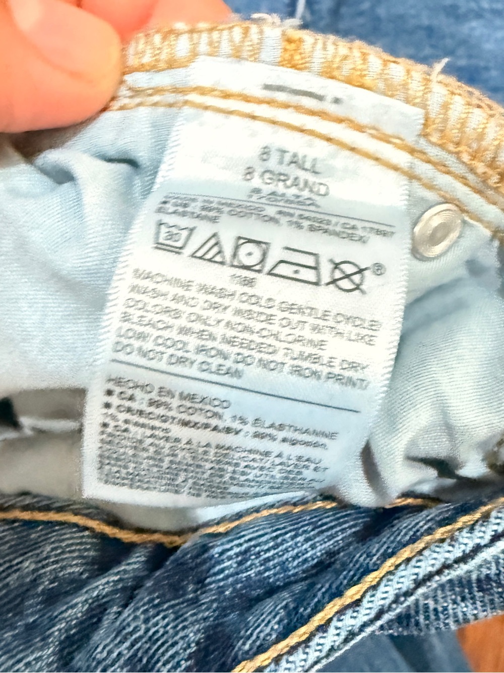 Old Navy Women's Straight-Leg Jeans in Medium Blue Wash - Picture 9 of 9